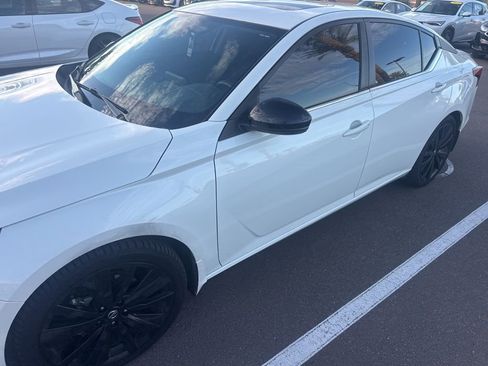 Used 2022 Nissan Altima 2.5 SR w/ Midnight Edition Package image 2