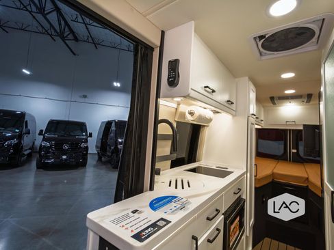 Used 2023 Mercedes-Benz Sprinter 3500 image 25