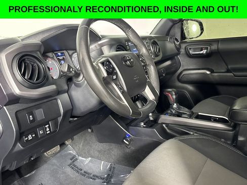 Used 2022 Toyota Tacoma TRD Sport w/ Technology Package RWD image 7