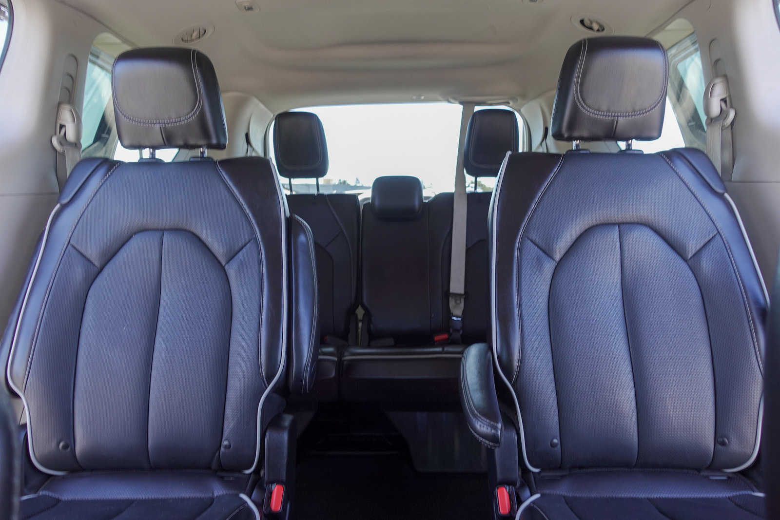 Used 2023 Chrysler Pacifica Limited FWD image 13