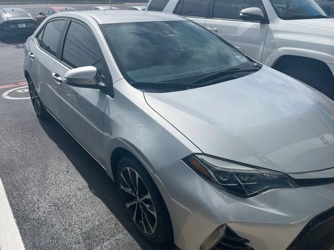 Used 2019 Toyota Corolla SE FWD image 3