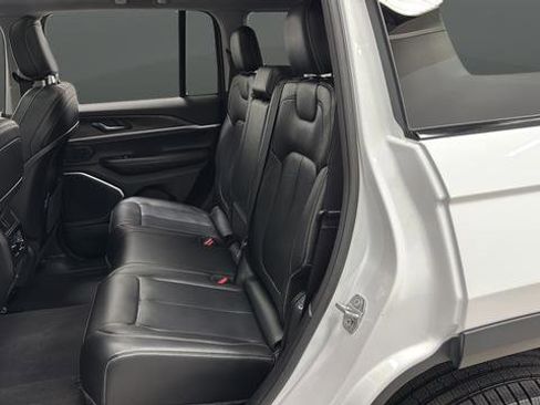 Used 2022 Jeep Grand Cherokee Limited AWD/4WD image 23