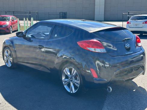 Used 2017 Hyundai Veloster Value Edition image 6