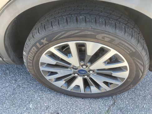 Used 2020 Ford Escape Titanium AWD/4WD image 33