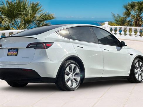 Used 2022 Tesla Model Y Performance image 4