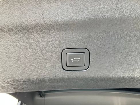 Used 2025 Chevrolet Suburban High Country AWD/4WD image 21