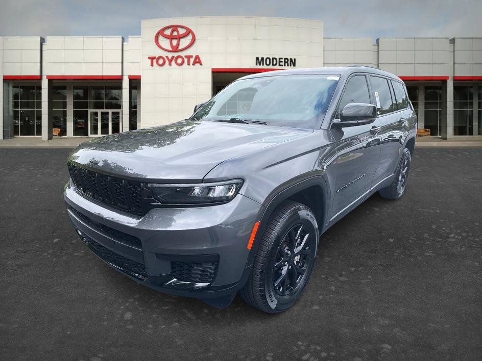 Used 2024 Jeep Grand Cherokee L Laredo AWD/4WD image 1