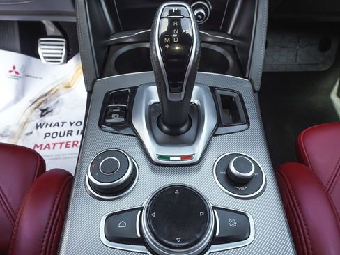 Used 2023 Alfa Romeo Stelvio Veloce AWD/4WD image 28