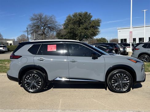 Certified 2025 Nissan Rogue Platinum w/ Tech Package image 3