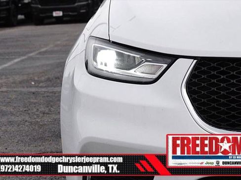 Certified 2024 Chrysler Pacifica Touring-L image 43