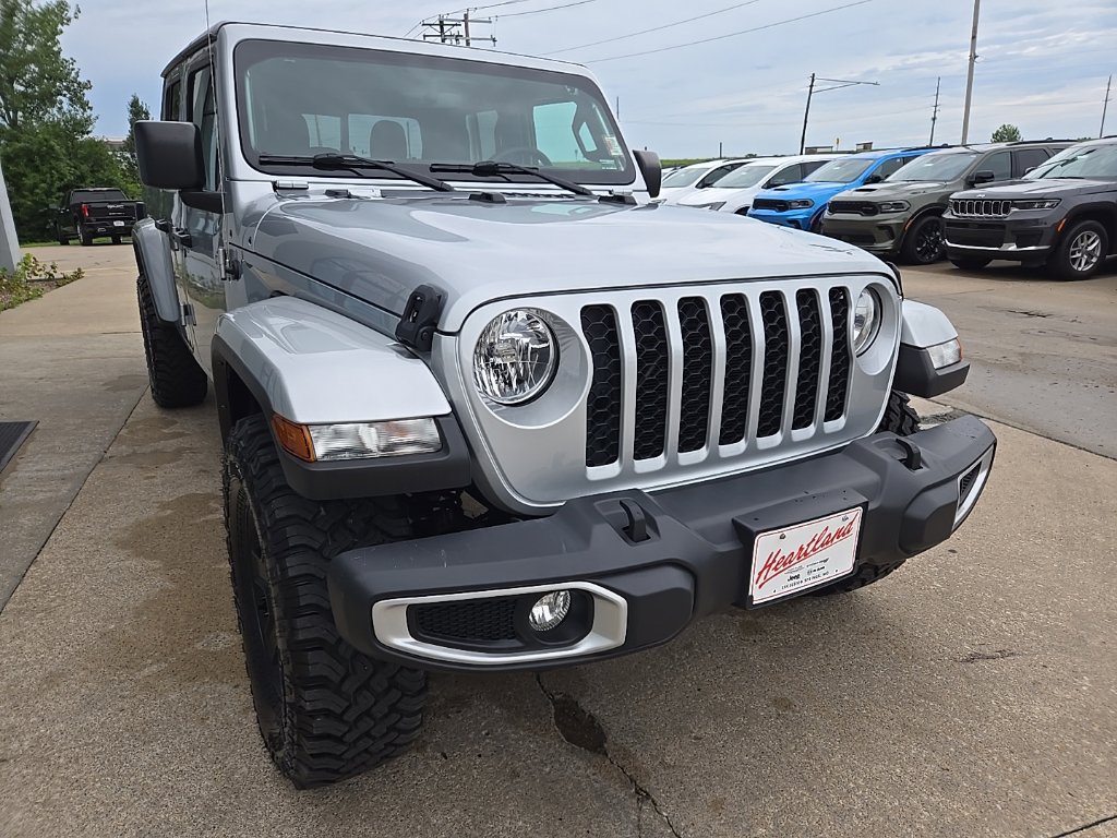 Used 2023 Jeep Gladiator Sport AWD/4WD image 16
