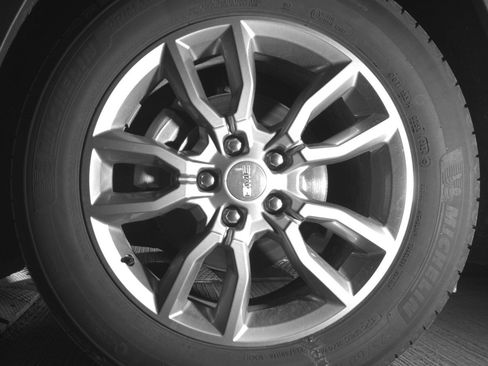 Used 2024 GMC Terrain SLT AWD/4WD image 12