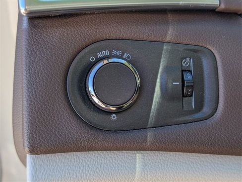 Used 2016 Cadillac SRX Luxury image 35