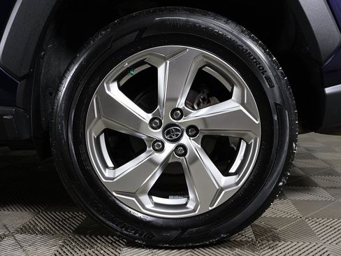 Used 2021 Toyota RAV4 XLE Premium image 20