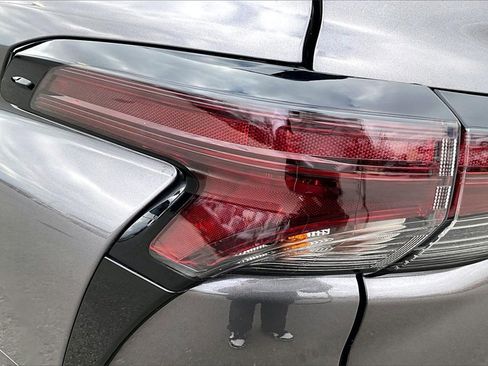 Used 2024 Toyota Sienna XLE image 27