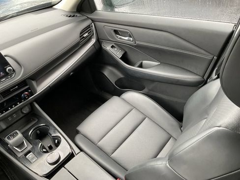 Used 2024 Nissan Rogue SV w/ SV Premium Package AWD/4WD image 18