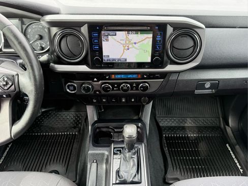 Used 2016 Toyota Tacoma TRD Sport w/ Premium & Technology Package AWD/4WD image 17