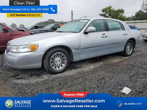 Used 2001 Lincoln Town Car Signature image 1