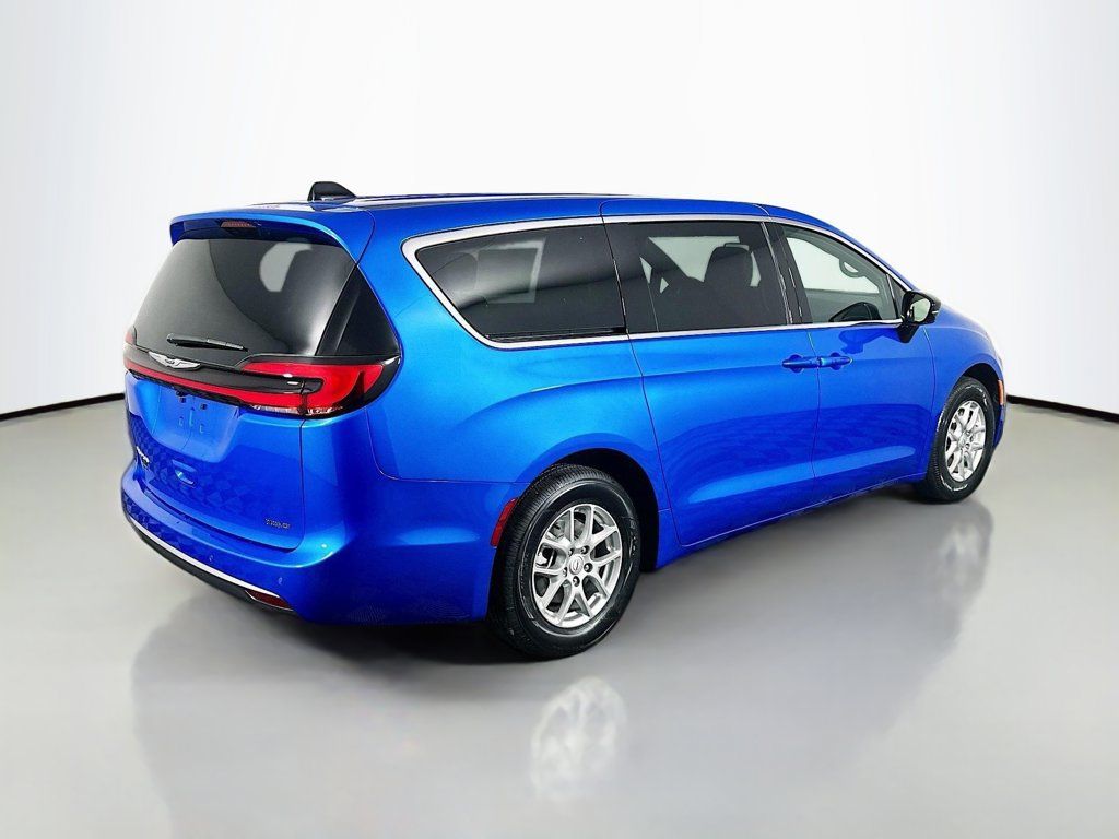 New 2026 Chrysler Pacifica Select FWD image 7