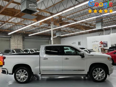 Used 2022 Chevrolet Silverado 1500 High Country w/ High Country Premium Package AWD/4WD image 4