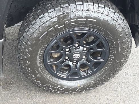 Used 2022 Toyota Tacoma SR5 w/ Black Out Package (TMS) image 9