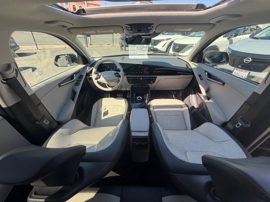 Used 2024 Kia Niro Wave FWD image 23