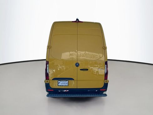 Used 2021 Mercedes-Benz Sprinter 2500 image 6