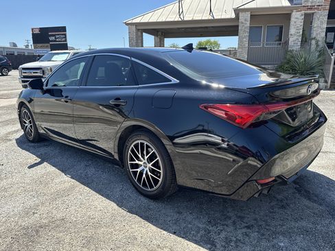 Used 2019 Toyota Avalon Touring FWD image 5