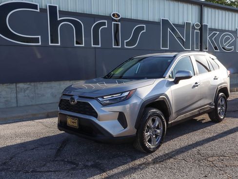 Used 2025 Toyota RAV4 XLE AWD/4WD image 1