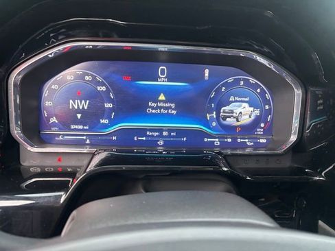 Used 2024 Chevrolet Silverado 1500 LT Trail Boss w/ Convenience Package II image 5