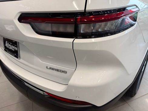 New 2025 Jeep Grand Cherokee L Laredo image 9