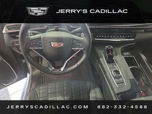 Used 2024 Cadillac Escalade ESV V AWD/4WD image 9