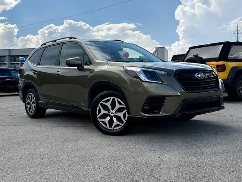 Used 2023 Subaru Forester Premium AWD/4WD image 2