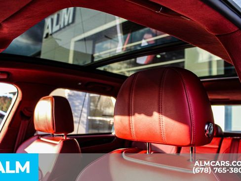 Used 2023 Bentley Bentayga image 22