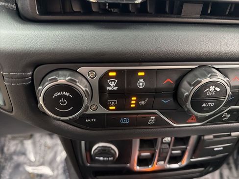 Used 2024 Jeep Wrangler High Altitude AWD/4WD image 19