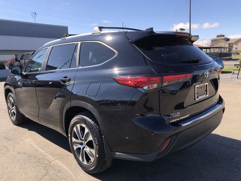 Used 2023 Toyota Highlander XLE AWD/4WD image 4