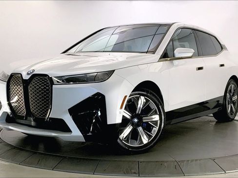 Certified 2023 BMW iX xDrive50 w/ Premium Package AWD/4WD image 11
