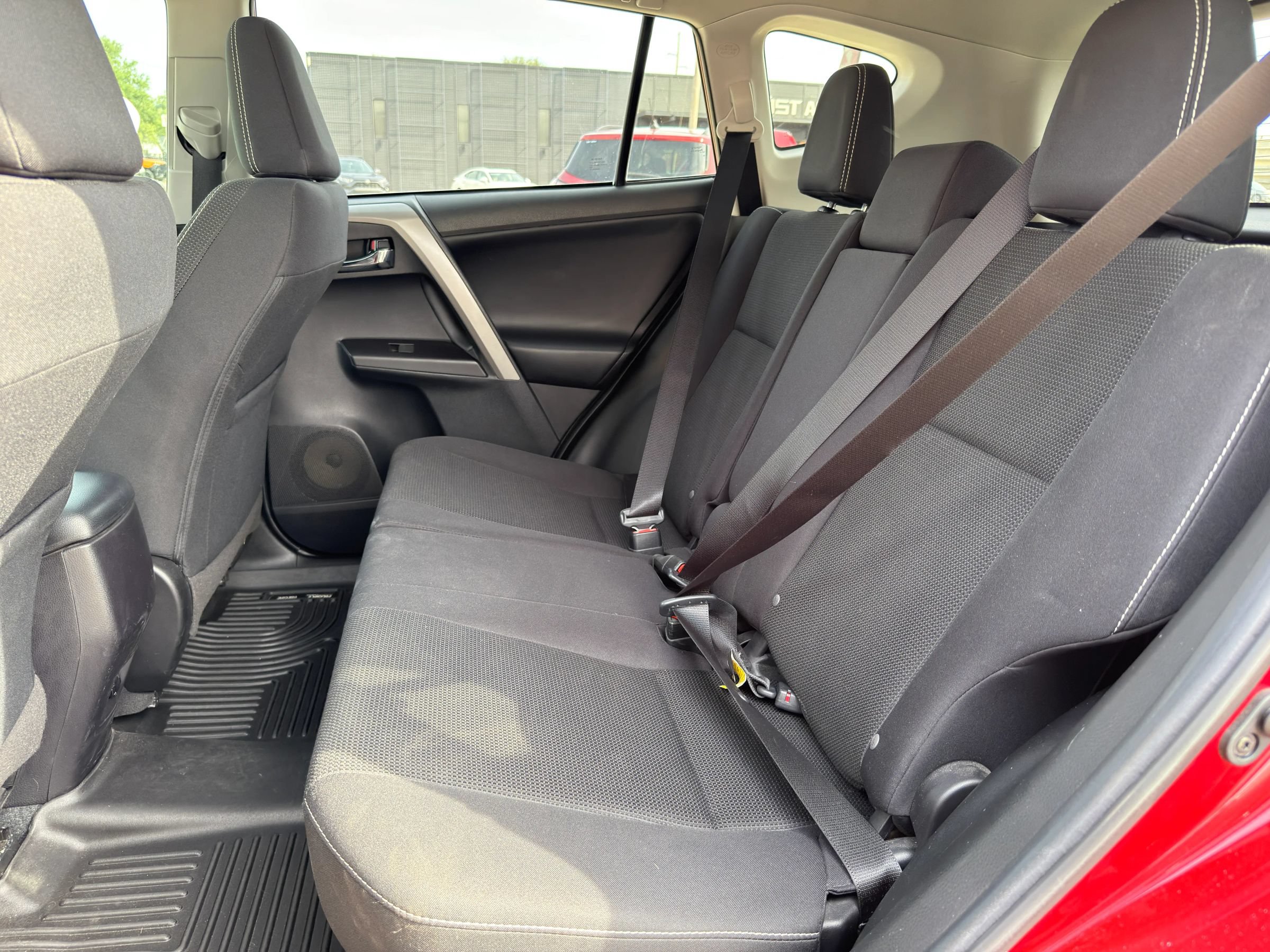 Used 2018 Toyota RAV4 XLE FWD image 20