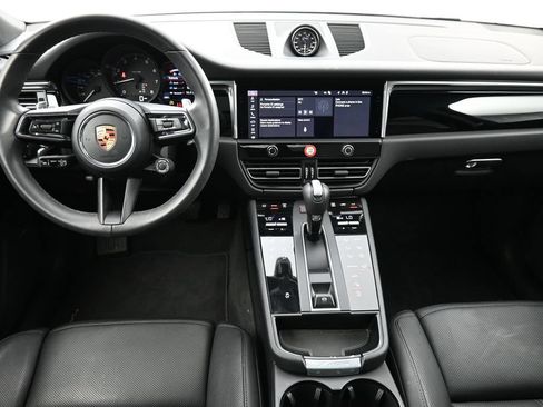 Certified 2026 Porsche Macan AWD/4WD image 6