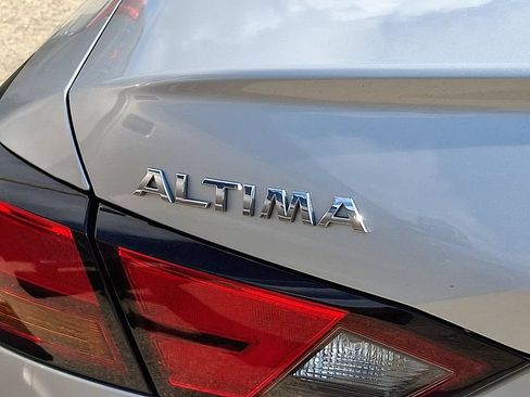 Used 2019 Nissan Altima 2.5 SR w/ SR Premium Package FWD image 11