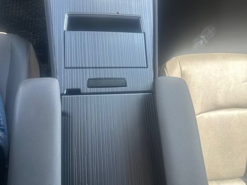 Used 2025 Toyota Sienna XLE FWD image 21