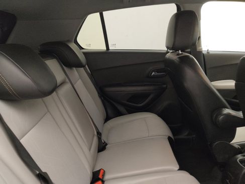 Used 2021 Chevrolet Trax LT FWD image 19