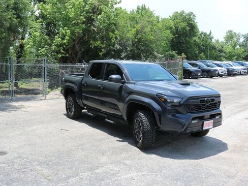 Used 2025 Toyota Tacoma TRD Sport AWD/4WD image 7