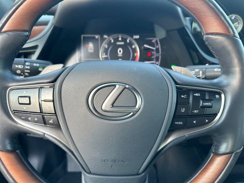 Used 2024 Lexus ES 350 w/ Accessory Package (Z1) FWD image 16