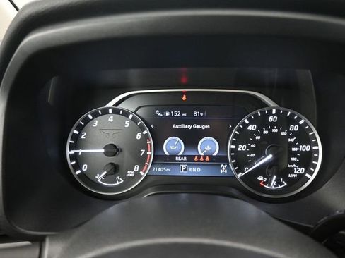 Used 2024 Nissan Titan SV AWD/4WD image 12