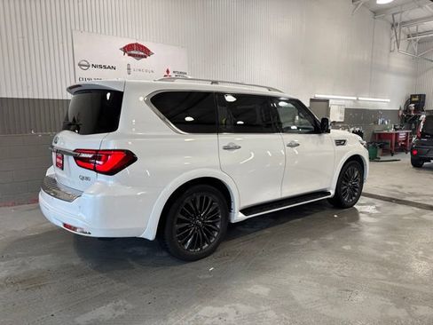 Used 2023 INFINITI QX80 Sensory w/ All-Season Package AWD/4WD image 4