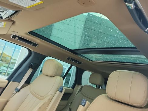 Certified 2025 Land Rover Range Rover SE AWD/4WD image 28