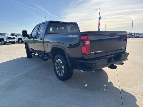 Used 2022 Chevrolet Silverado 2500 Custom w/ Custom Value Package AWD/4WD image 5