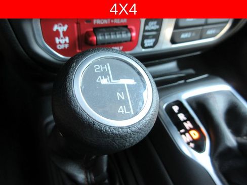 Used 2024 Jeep Gladiator Rubicon w/ Technology Group AWD/4WD image 30