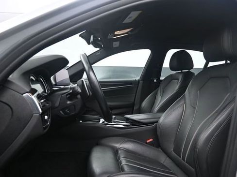 Used 2019 BMW 530i xDrive AWD/4WD image 10